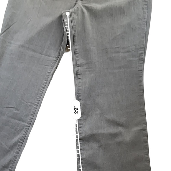 Chico’s Women’s NWT Short Boot Leg Gray Jeans Size 2.5 - Picture 7 of 7